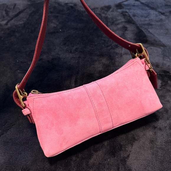 Coach Handbags - Coach Vintage Y2K Hampton Demi Baguette Suede Shoulder Bag